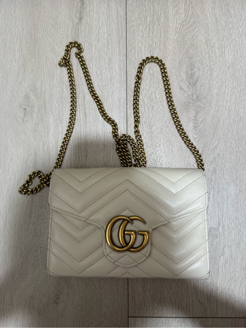Gucci WALLET ON CHAIN GG MARMONT- GREAT CONDITION